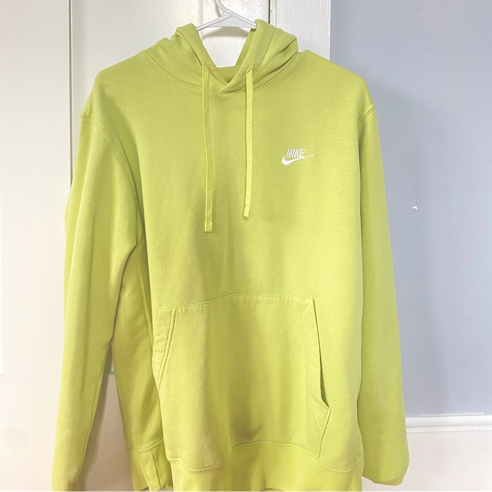 Nike hoodie in color- Limelight